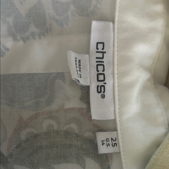 Chico’s White and Blue Casual Button Down Shirt with Floral Print - Picture 3 of 3